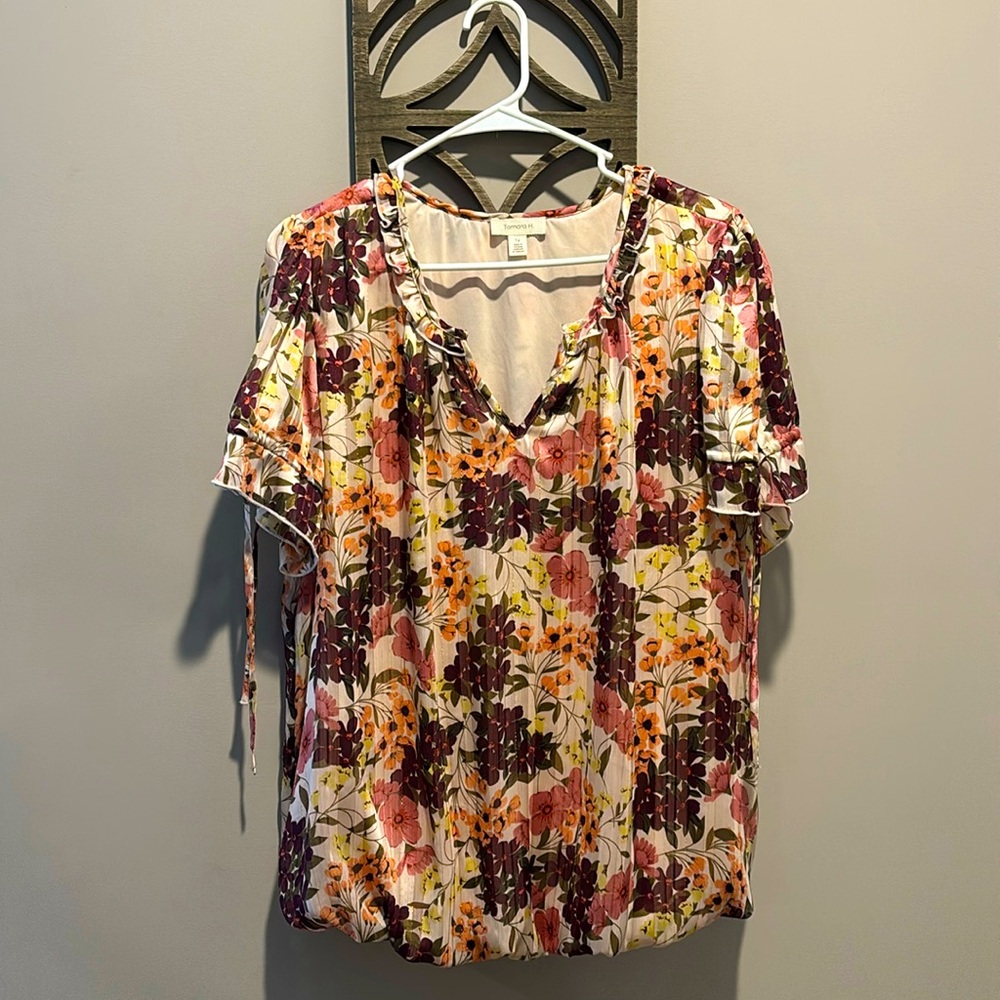 Tamera H. 1x flower blouse